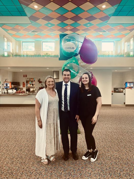 Michael Sukkar MP posing with Tamarra and Tegan at Discovery Childcare and Education Croydon