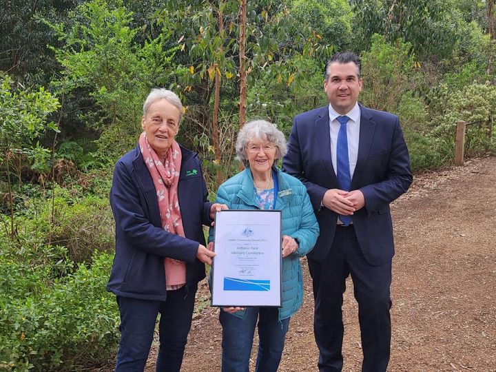 Michael Sukkar MP standing with members of the Antonio Park Advisory Committee